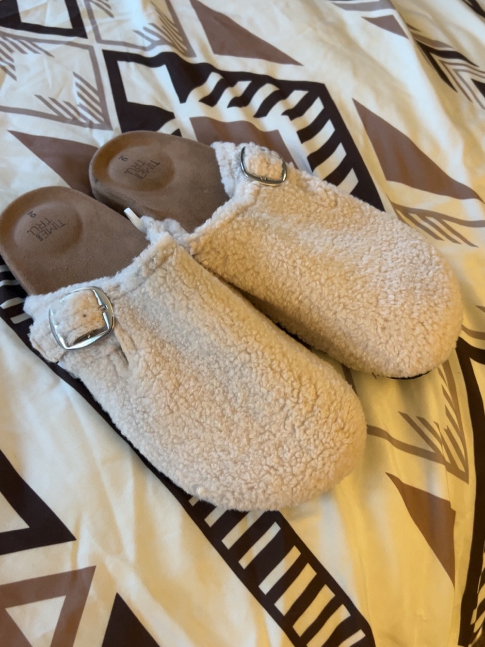 Cozy Shearling Mule Slippers - Cream